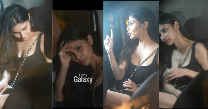 Mouni Roy angry at paparazzi Mouni Roy angry at paparazzi